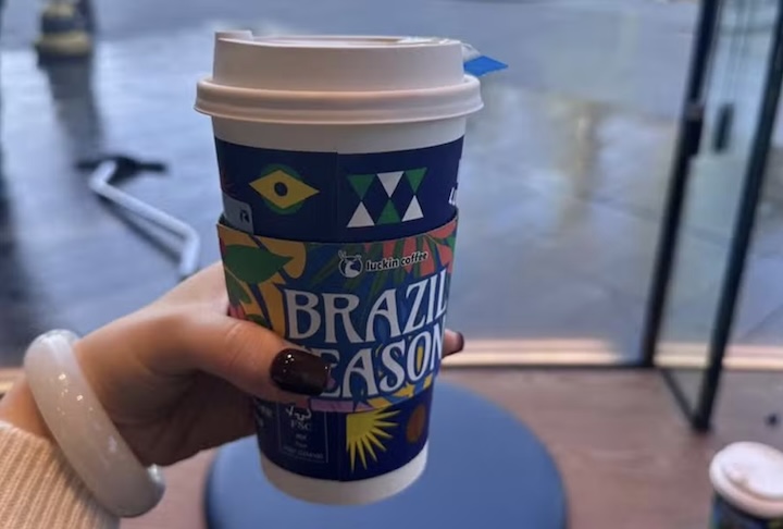 A marca Café do Brasil será estampada em todos os copos vendidos pela Luckin Coffee.