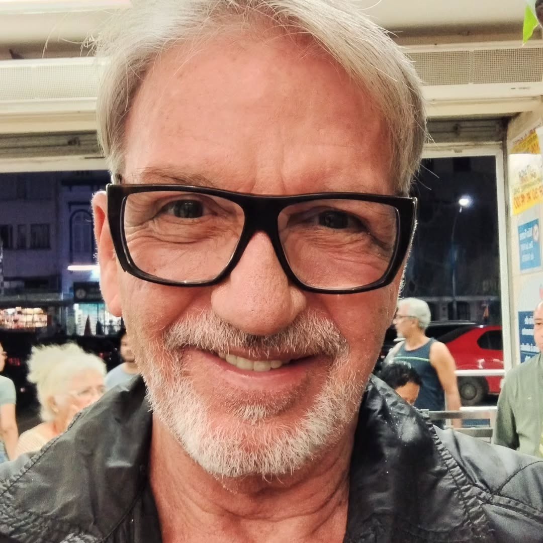 Elizabeth Savala e Marcelo Picchi foram casados entre 1974 e 1985 e tiveram quatro filhos: Thiago, Diogo e os gêmeos Cyro e Tadeu. No fim dos anos 1990, Picchi afastou-se da televisão, formou-se em Filosofia pela Universidade Federal do Rio de Janeiro (UFRJ) e passou a adotar o pseudônimo José Picchi.
