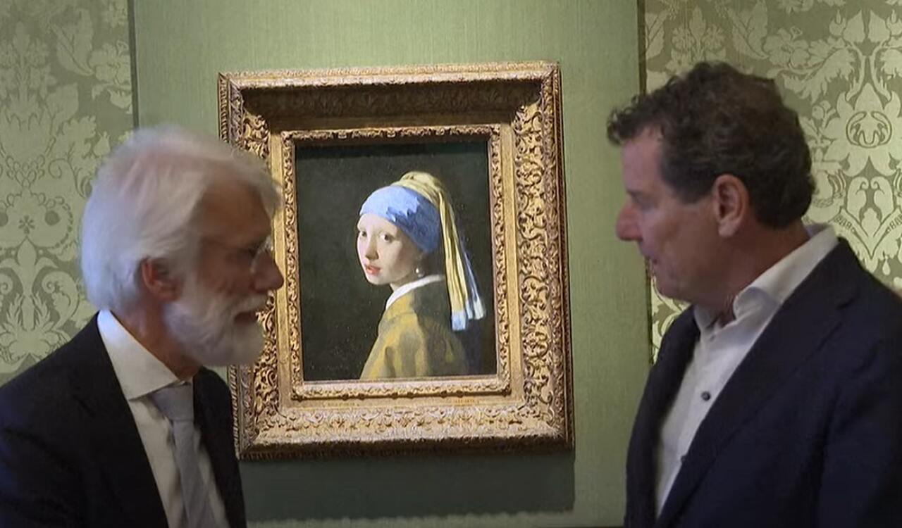 Essa dinâmica faz com que o espectador passe mais tempo contemplando a tela do que outras obras, gerando um envolvimento mais profundo e prolongado. Cria-se, assim, uma relação íntima com a obra, que provoca o observador com uma experiência única.