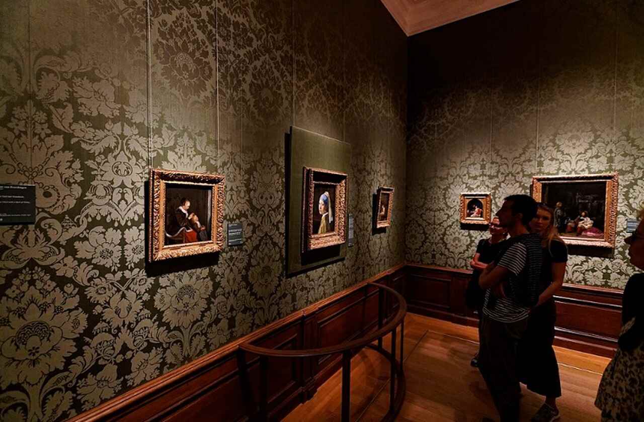 Essa descoberta sugere que a experiência de observar a Moça com Brinco de Pérola transcende o simples ato de ver; envolve aspectos profundos da percepção humana e da identificação pessoal.