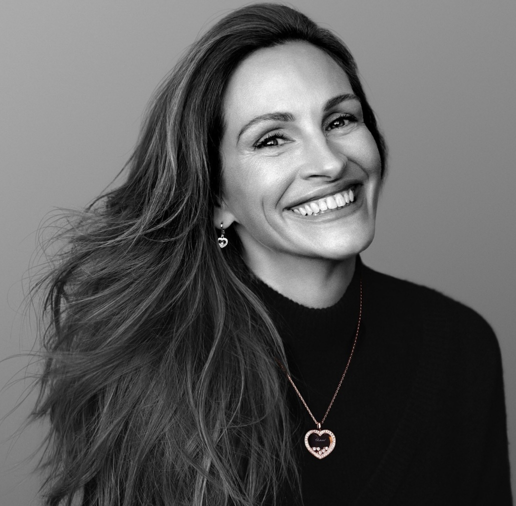 Julia Fiona Roberts nasceu no dia 28 de outubro de 1967 na cidade de Smyrna, no estado da Geórgia. A atriz iniciou sua carreira em seriados e teve a primeira oportunidade de trabalhar no cinema no início dos anos 80.