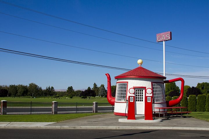 Teapot Dome (Washington, Estados Unidos): Este simpÃ¡tico posto de gasolina foi construÃ­do em 1922. A construÃ§Ã£o em forma de bule foi uma crÃ­tica bem-humorada a um escÃ¢ndalo da Ã©poca que envolvia reservas federais de petrÃ³leo. 