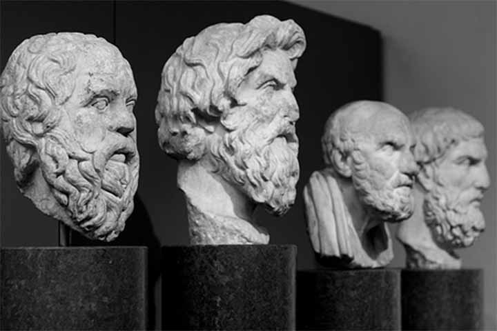 Seu surgimento remonta à Antiguidade, quando pensadores gregos e romanos começaram a compilar tratados com saberes das mais diversas áreas, do direito à medicina, da filosofia às ciências naturais. 
