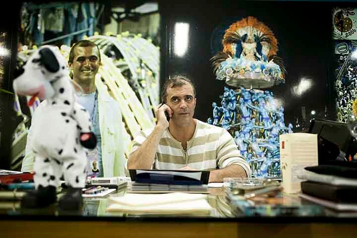 Três anos depois, em 2010, veio a coroação com o primeiro título do Grupo Especial. Paulo Barros trouxe o enredo É segredo e levou a Unidos da Tijuca à conquista depois de 74 anos.