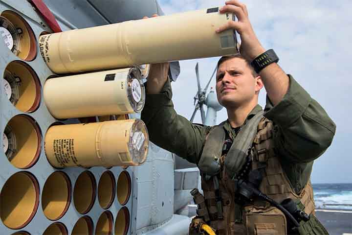 No início, os caras pensaram que poderia ser uma bateria antiga de boia luminosa. Com esse navio-espião russo que tem rondado por aí, faz você desconfiar de tudo que está acontecendo, disse o fundador do grupo de mergulhadores ao The Sun.