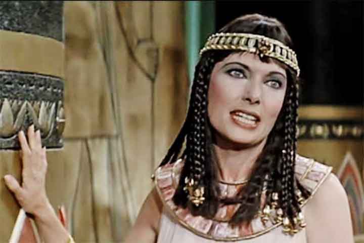 Essa aliança fortaleceu o Egito, que dependia da proteção romana para preservar sua autonomia frente às pressões externas. 
