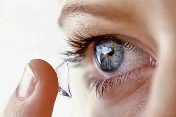 Embora sejam uma opção prática e eficiente, as lentes de contato exigem cuidados rigorosos para evitar infecções e complicações oculares. Afinal, a higiene adequada é essencial para garantir a segurança e durabilidade das lentes. Assim, eis alguns passos importantes para seguir.