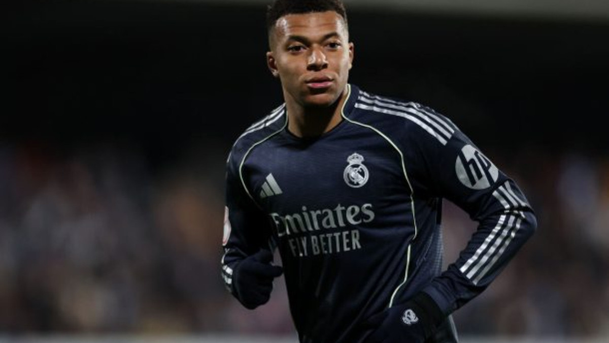 Francês está contundido e desfalca a equipe merengue nos primeiros jogos de 2026, tanto pela La Liga quanto pela Supercopa da Espanha