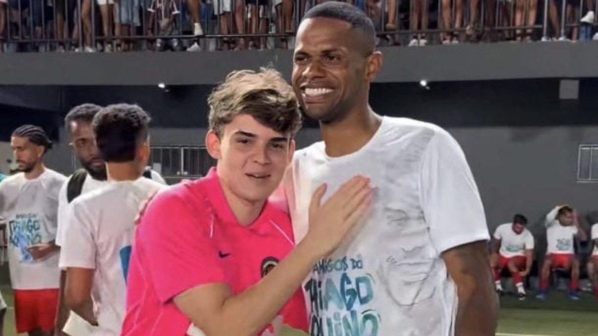 Atacante, que se recupera de uma lesão na coxa direita, não foi autorizado pelo Galo. Diretor do clube promete multa 