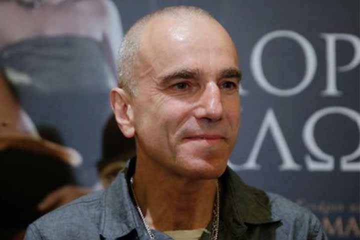 A direção rigorosa, a fotografia austera e a interpretação monumental de Daniel Day-Lewis consolidaram Anderson como um dos cineastas mais relevantes de sua geração.
