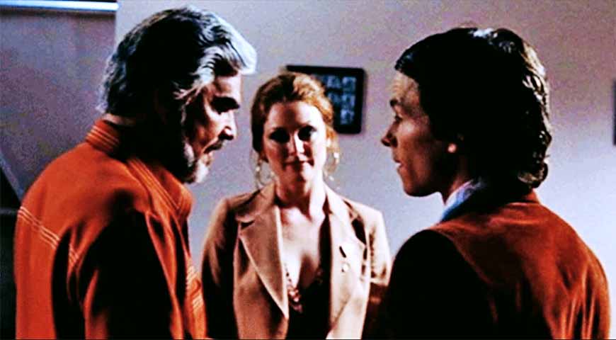 Com um elenco formado por nomes como Mark Wahlberg, Burt Reynolds e Julianne Moore, movimentos de câmera elaborados e uma trilha sonora que dialogava diretamente com a narrativa, Anderson foi alçado ao status de autor em uma Hollywood cada vez mais avessa a riscos. 
