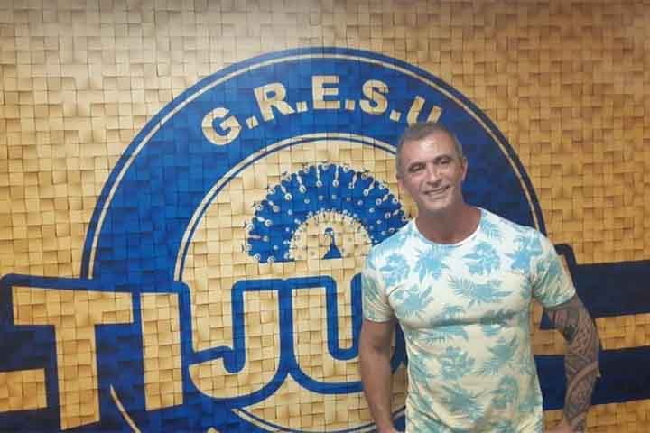 Em 2005, foi novamente vice-campeão, desta vez com o enredo Entrou por um lado, saiu pelo outro... Quem quiser que invente outro!. Com uma série de inovações que novamente chamaram a atenção do público para o seu trabalho. 