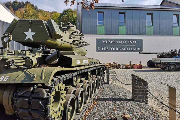 Museu Nacional de História Militar: Esse é um destino imperdível para os apaixonados por história, especialmente militar. O museu conta a rica história militar do país, desde as eras medievais até os conflitos mundiais do século 20.