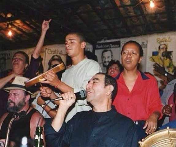 Uma das músicas mais cantadas de João, uma espécie de hino dos compositores, foi um sucesso do disco de 1980, Boca do Povo. Trata-se de Poder da Criação, novamente com P. C. Pinheiro, seu parceiro mais constante da carreira.