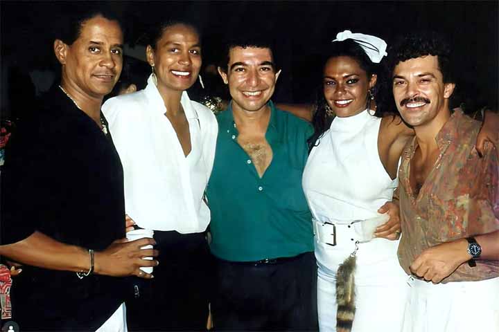 Enorme satisfação de conduzir, junto com minha família, esse legado tão lindo deixado pelo meu pai. É também uma grande vitória para o samba e para todos que mantêm viva essa cultura, afirmou Diogo Nogueira, também ao O Dia. 