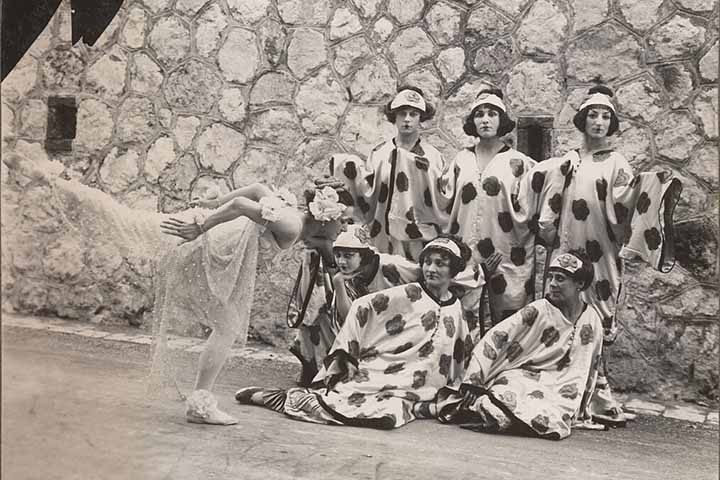 Paralelamente, dedicou-se intensamente ao desenho, à gravura, à escultura e às artes decorativas, incluindo cenários e figurinos para balés e óperas. 
