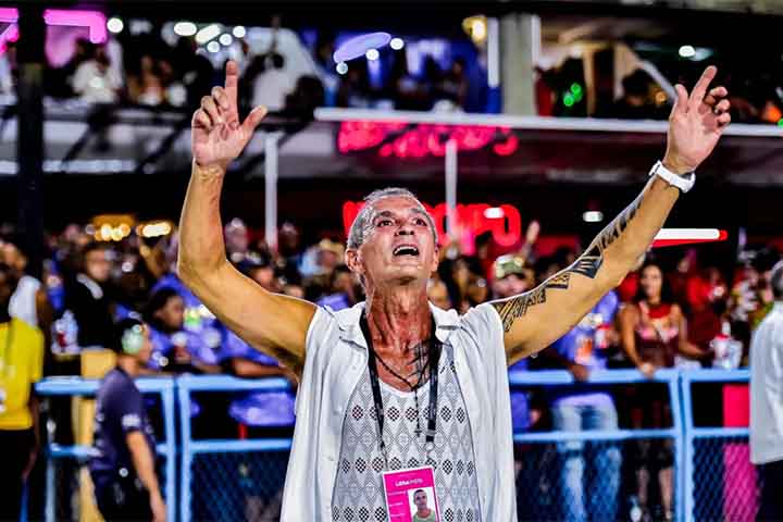 Quando eu pego para ver como vai ser a trama que uma escola vai contar sobre um Orixá, é uma confusão danada. Um apaixonado por fulano, tendo filho de ciclano. Filho de quem? Orixá de outro? É o que rege a cabeça de quem? Sinto muito, eu não assimilo, completou.