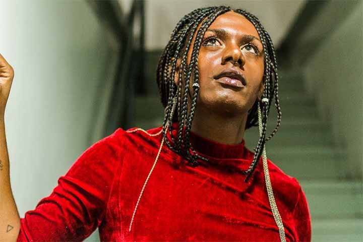 Nesse sentido, a artista esbanjou versatilidade ao atuar como a protagonista Cassandra na série Manhãs de Setembro, da Amazon Prime Video, em 2021.