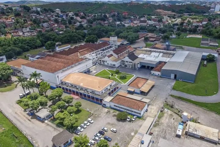 De acordo com os militares, o homem contou que caminhava perto do túnel da Cooperativa Agropecuária do Vale do Paracatu quando perdeu o equilíbrio e despencou.