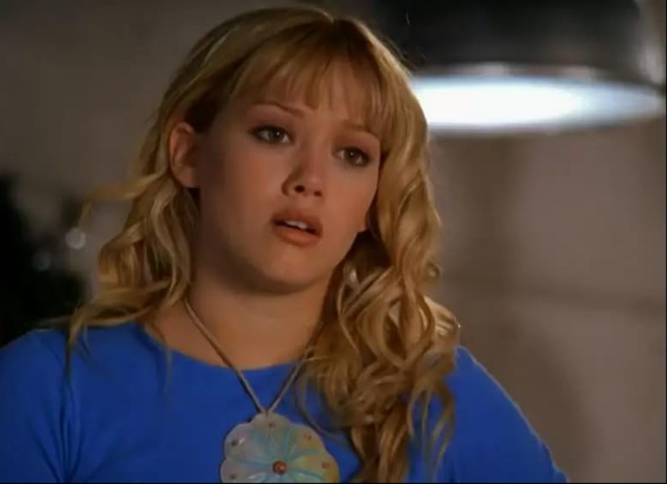 Após se mudar para a Califórnia, começou a atuar profissionalmente e, em 2001, alcançou fama mundial ao protagonizar “Lizzie McGuire”, papel que a consolidou como um dos principais rostos do Disney Channel no início dos anos 2000 e a transformou em um dos maiores ícones teen da época.
