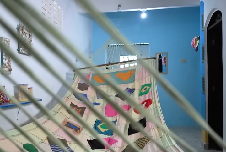 O curioso é que, apesar de declarar patrimônio bilionário, Rydl vive de forma simples, em uma casa alugada no povoado de Ponta do Mel, Rio Grande do Norte. 