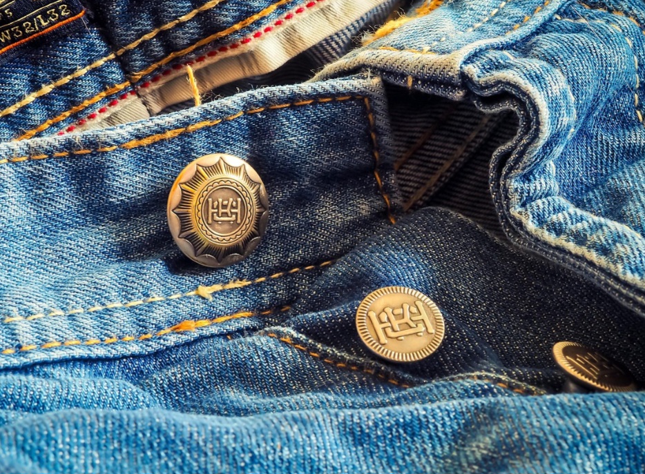 Durante a Guerra Fria, jovens no bloco soviético enxergavam a peça como símbolo de liberdade e de contato com o estilo de vida ocidental. 
