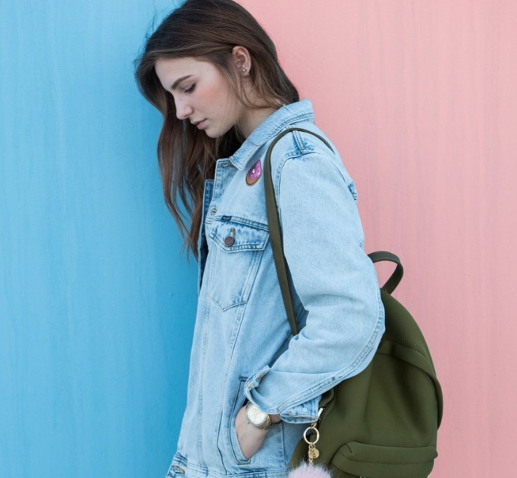 Nas décadas seguintes, o jeans se expandiu pelo mundo, atravessando fronteiras políticas e culturais. 
