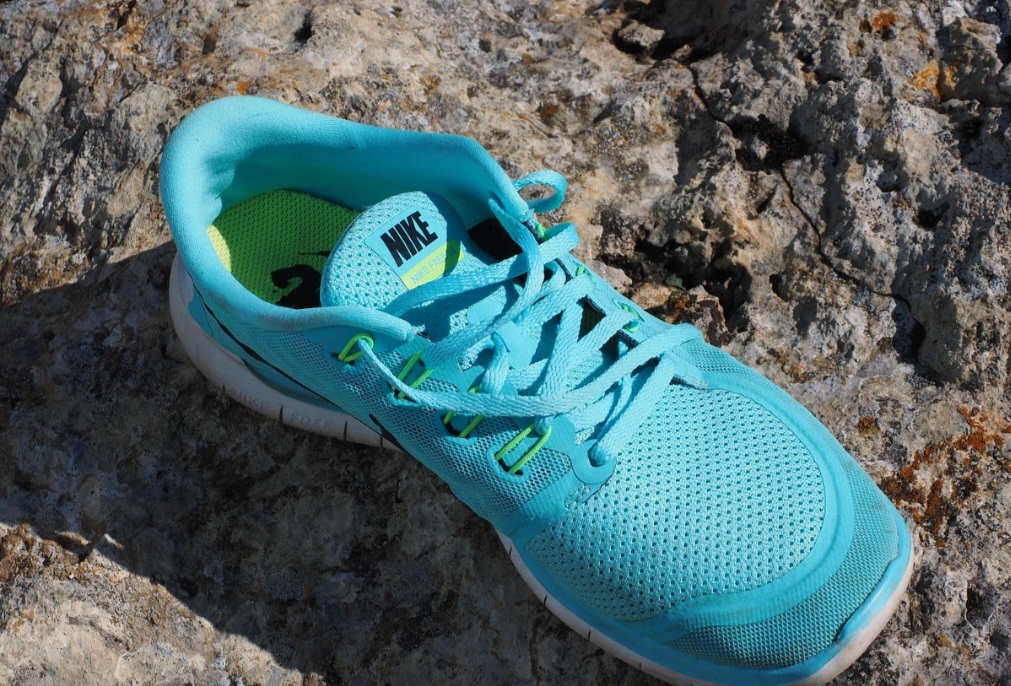 No entanto, após a guerra, a popularidade dos tênis explodiu novamente, impulsionada em grande parte pela ascensão do tênis profissional como um esporte competitivo.