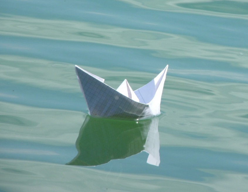 A arte se popularizou no Período Edo, entre 1603 e 1868, com o barateamento do papel, tornando-se um passatempo e, mais tarde, parte da educação infantil.