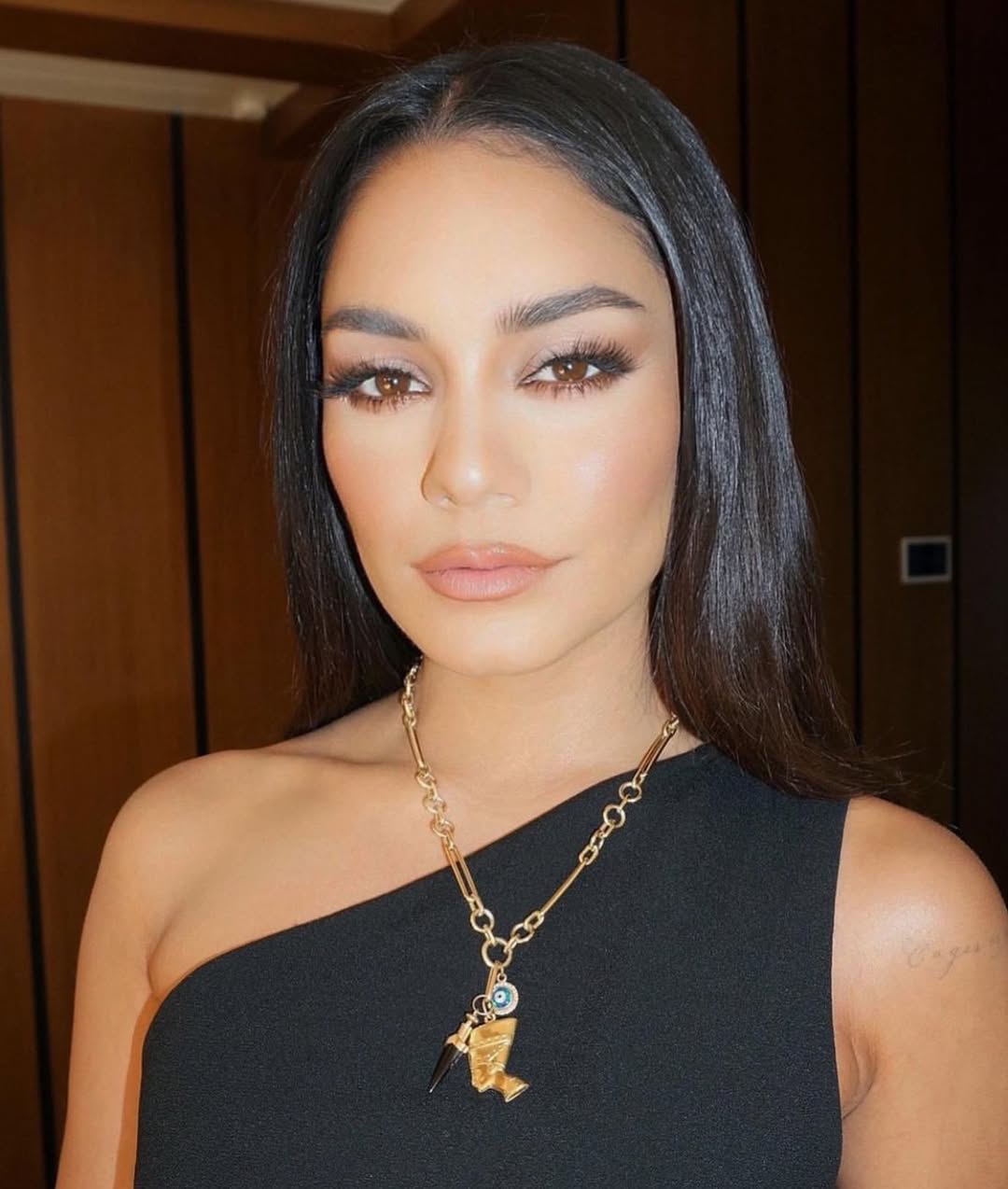 Em setembro de 2007, fotos pessoais de Vanessa foram divulgadas, causando grande repercussão e dúvidas sobre sua continuidade como Gabriella. Ela se desculpou publicamente e retomou sua carreira. 
