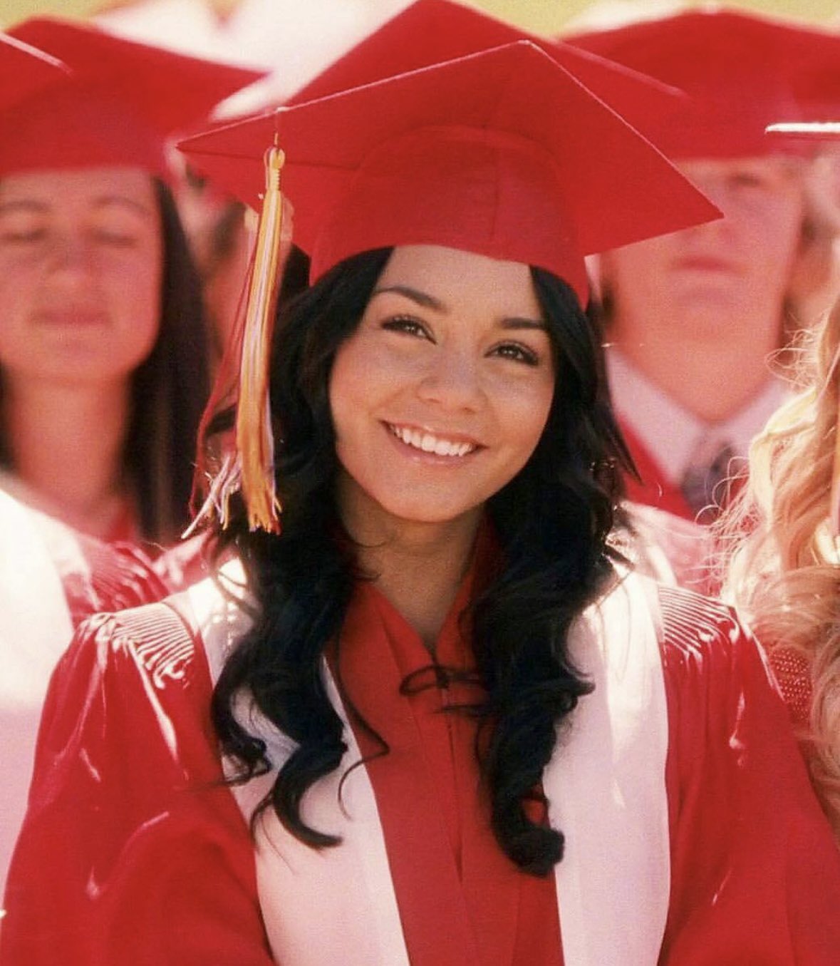 Em outubro do mesmo ano, High School Musical 3 - Ano da Formatura, o último filme da trilogia, estreou nos cinemas.
