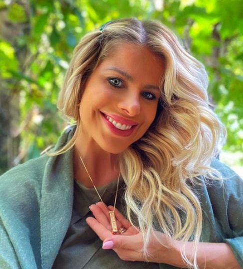 Atualmente, Karina Bacchi tem quase 10 milhões de seguidores no Instagram, onde fala sobre maternidade e fé.