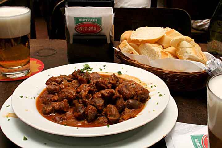 A moela também contém zinco, importante para o sistema imunológico, para a cicatrização e para o bom funcionamento de numerosas enzimas metabólicas, além de fósforo, magnésio e potássio, que participam de processos de energia, ossos e equilíbrio de fluidos. 