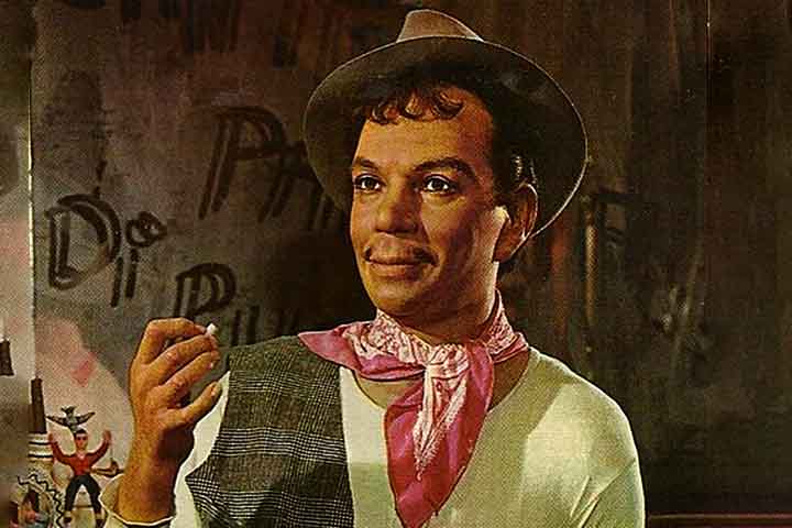 Mario Fortino Alfonso Moreno Reyes nasceu em 12 de agosto de 1911 na Cidade do México, em meio a dificuldades econômicas e em uma família numerosa. 
