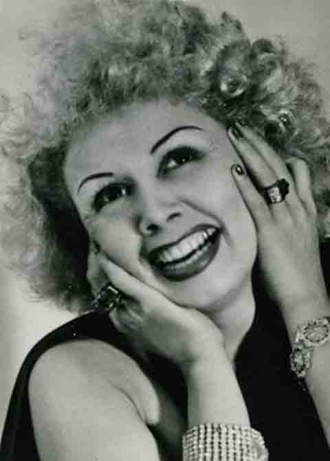 Nascida Dolores Gonçalves Costa em 23 de junho de 1907, na pequena cidade de Santa Maria Madalena, na região serrana do Rio de Janeiro, Dercy - seu nome artístico - enfrentou desde cedo uma realidade dura. 
