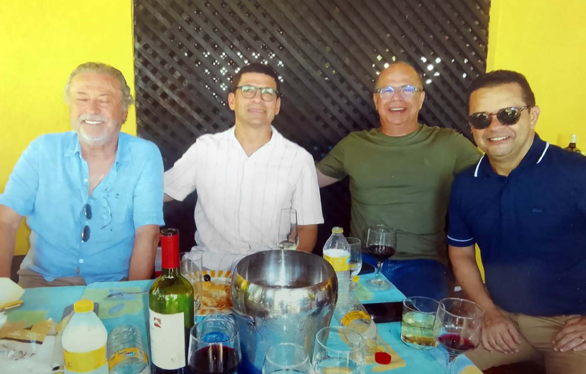Reitor Cândido Albuquerque com seus amigos João Paulo Ribeiro, Márcio Menezes e Germano Albuquerque, no Almoço Jubileu (Foto: acervo pessoal)
