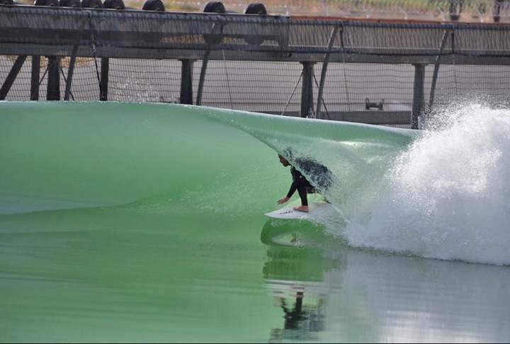 Até que, no dia 5 de dezembro deste mesmo ano, Slater surfou a primeira onda em sua piscina. Em 2017, recebeu atualizações, com a criações de ondas tanto para a esquerda, quanto para a direita.