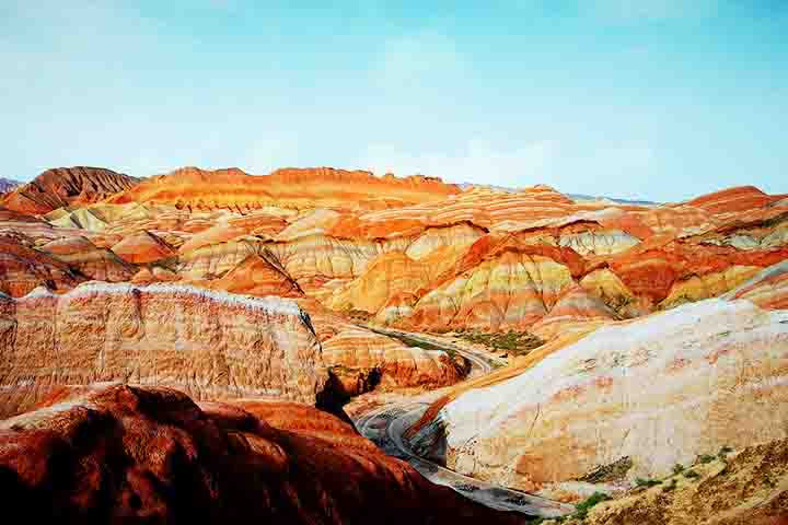 Essa aparência espetacular é resultado de um processo geológico de mais de 24 milhões de anos, como os efeitos da erosão do vento e da água.