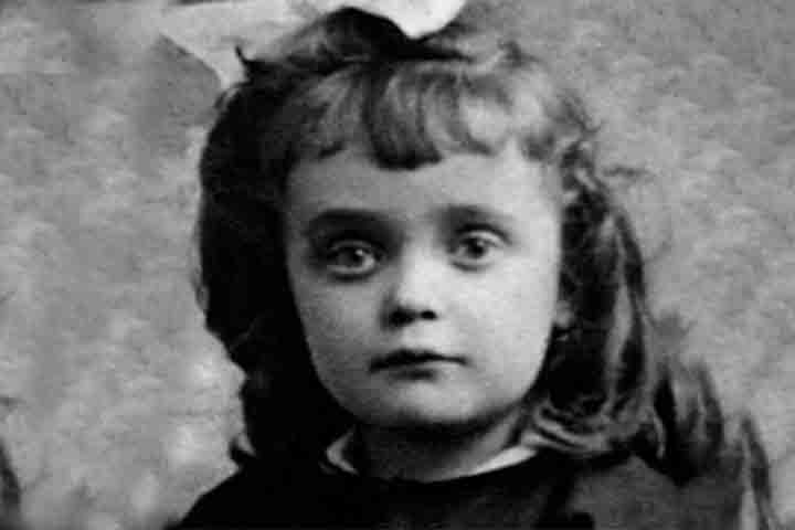 Édith Giovanna Gassion nasceu em 19 de dezembro de 1915, em Belleville, um distrito operário de Paris. 
