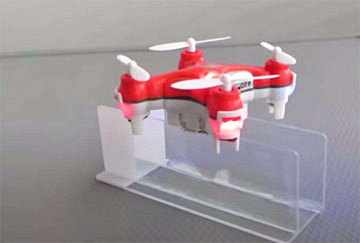 O drone-abelha tem 4 centímetros e pesa 15 gramas.