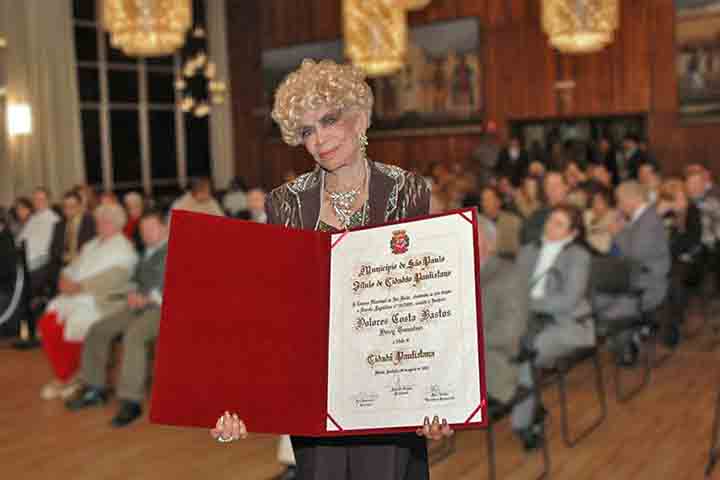 Em 2006, já com 99 anos, Dercy recebeu o título de Cidadã Paulistana no Salão Nobre da Câmara Municipal de São Paulo.