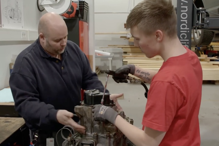 Segundo Høidal, o motivo é claro: o sistema não tem foco em punição, mas em capacitação e mudança de vida.