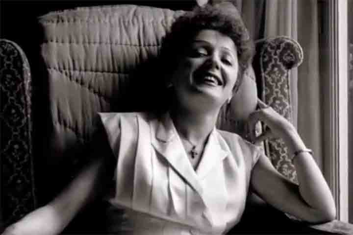 Durante a Segunda Guerra Mundial, Édith Piaf tornou-se um fenômeno nacional, exaltada até mesmo pelo famoso cantor Maurice Chevalier.  Nos anos 1940, começou a gravar canções que se tornariam eternas em sua voz, como “Mon Légionnaire”, “L’Accordéoniste” e, sobretudo, “La Vie en Rose”, de 1947, composição sua que viraria hino de amor e esperança no pós-guerra.
