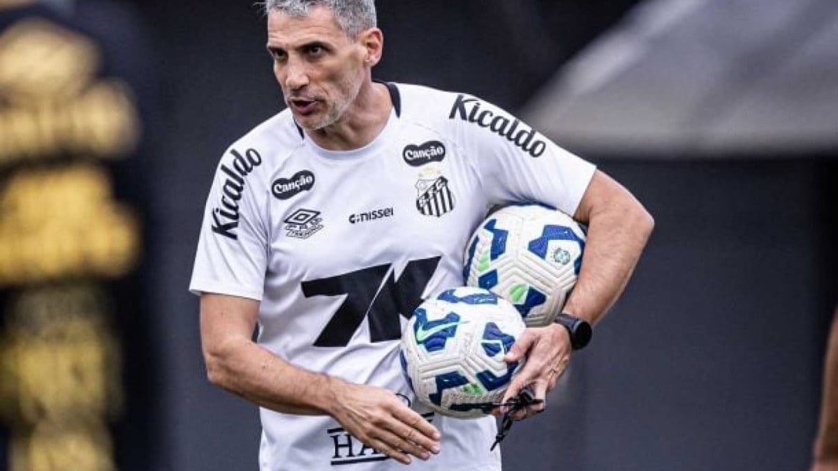 Elenco inicia pré-temporada no CT Rei Pelé sem reforços confirmados, mas diretoria trabalha nos bastidores para qualificar o grupo