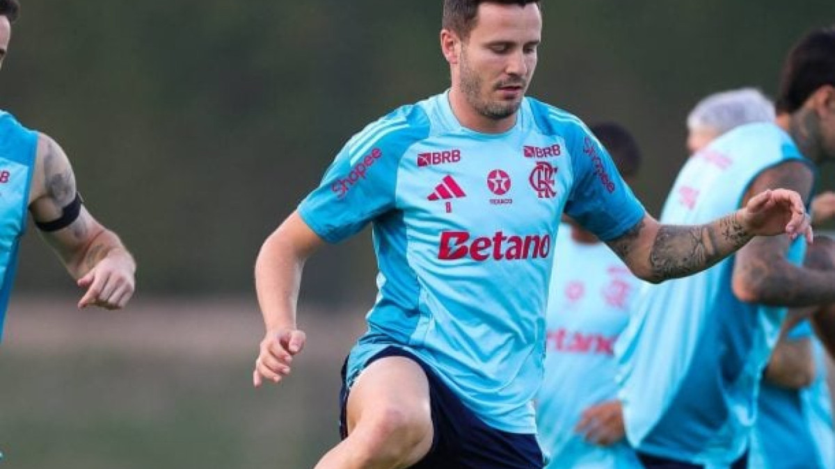 Volante vem sofrendo com dores no calcanhar esquerdo há três meses, de acordo com comunicado emitido pelo rubro-negro; saiba mais