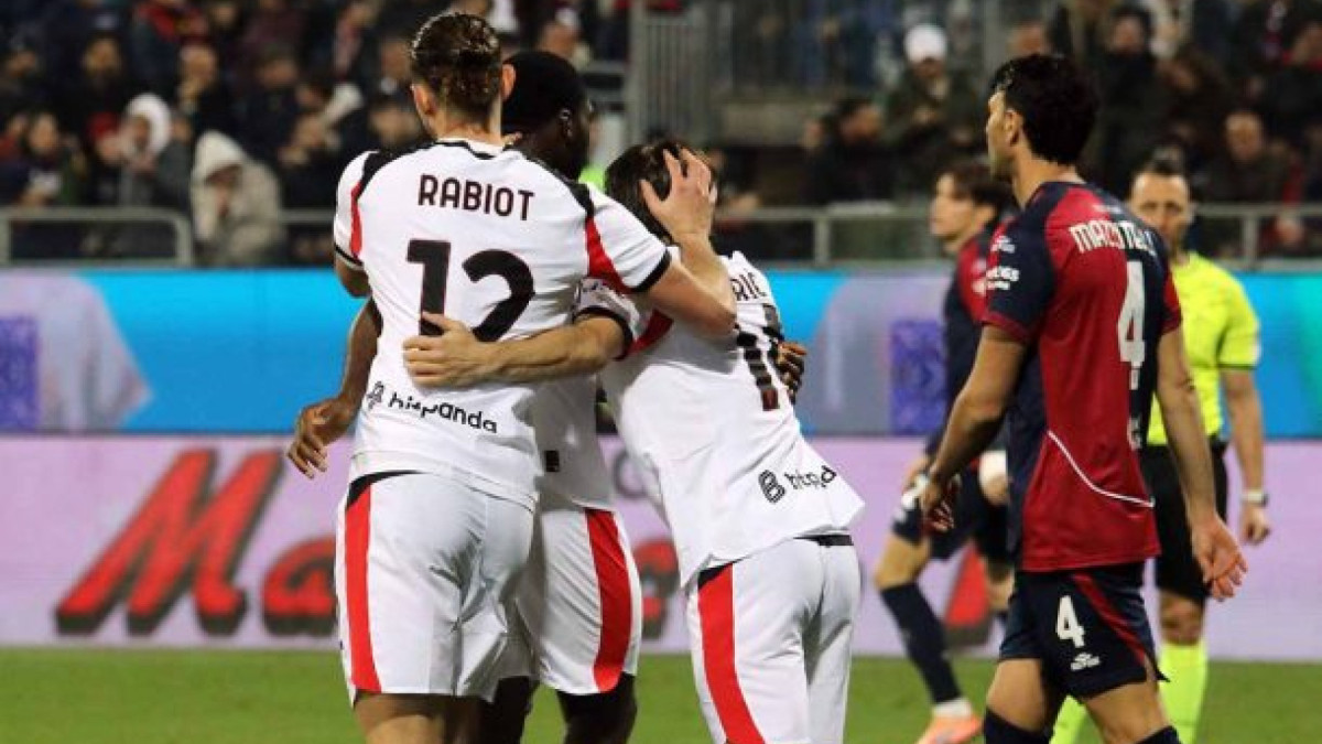 Com gol de Rafael Leão, Rossoneri fazem 1 a 0 no Unipol Domus no primeiro jogo de 2026 e ultrapassam Inter na corrida pelo título