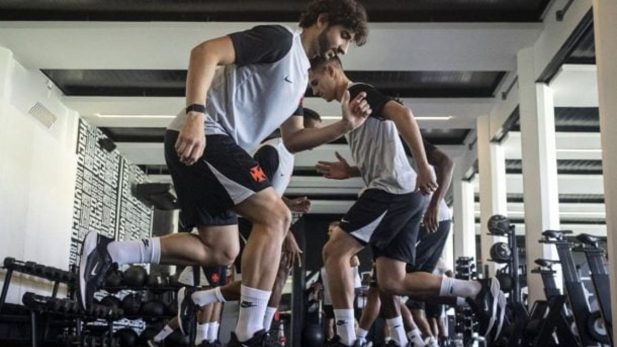 Grupo formado por reservas e jovens da base inicia trabalhos físicos no Moacyr Barbosa visando estreia no Carioca; elenco principal volta dia 05