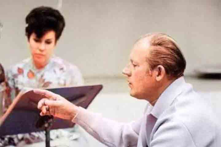 Na década de 1950, Conniff foi contratado pela Columbia Records, uma das principais gravadoras dos Estados Unidos. 
