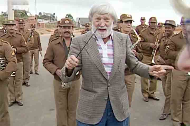 Mesmo com as transformações da indústria fonográfica, Ray Conniff manteve-se ativo até o fim da vida. Continuou gravando, se apresentando e revisitando clássicos sempre fiel à fórmula que o consagrou: a harmonia perfeita entre orquestra e coral. 
