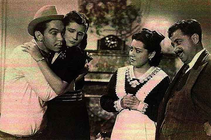 Cantinflas estreou no cinema mexicano em meados da década de 1930, mas foi em “Ahí está el detalle”, de 1940, que ele realmente conquistou o público nacional. 
